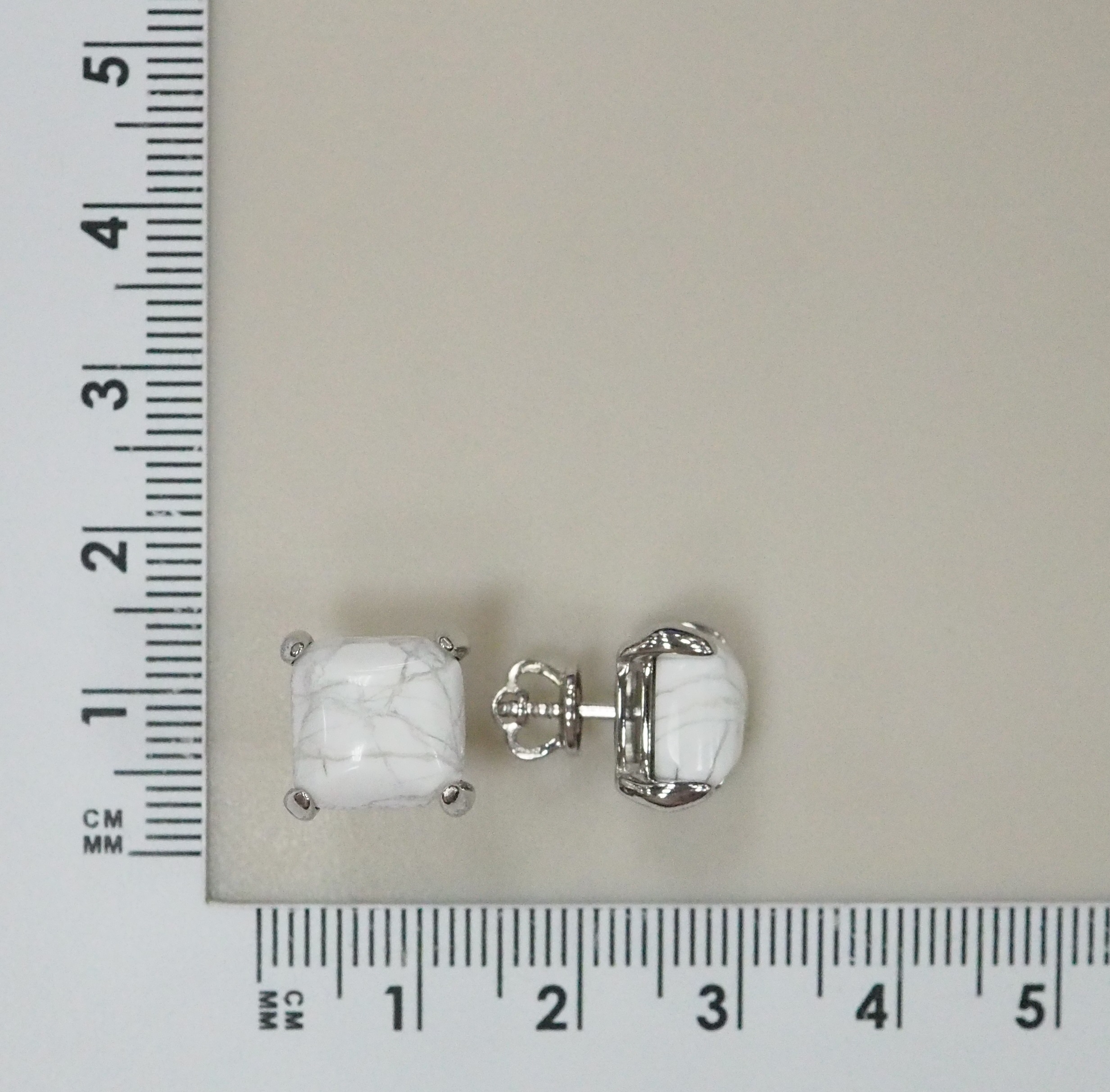 Серебряные серьги-пусеты с кахолонгом